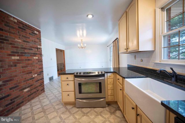 16 GLOUCESTER RD, Front Royal, VA 22630