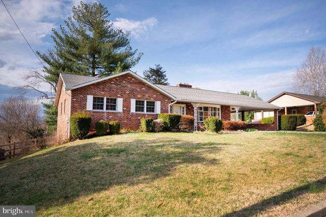 16 GLOUCESTER RD, Front Royal, VA 22630