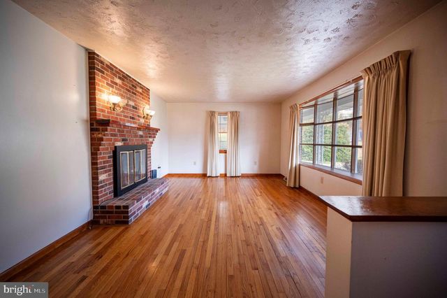 16 GLOUCESTER RD, Front Royal, VA 22630