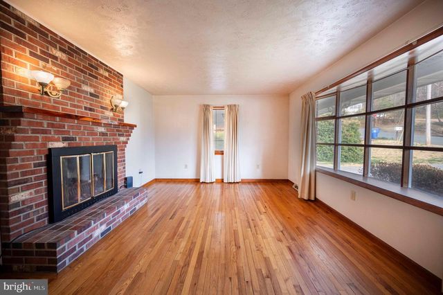 16 GLOUCESTER RD, Front Royal, VA 22630