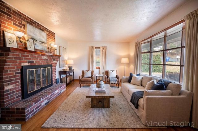 16 GLOUCESTER RD, Front Royal, VA 22630