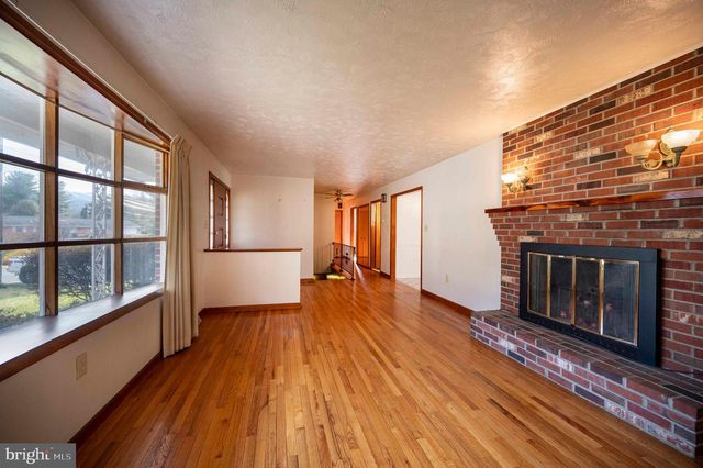 16 GLOUCESTER RD, Front Royal, VA 22630