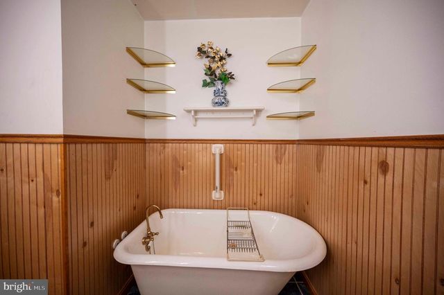 16 GLOUCESTER RD, Front Royal, VA 22630