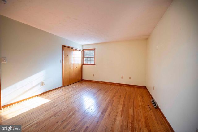 16 GLOUCESTER RD, Front Royal, VA 22630