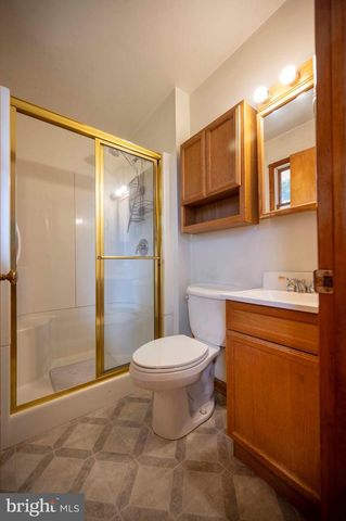 16 GLOUCESTER RD, Front Royal, VA 22630