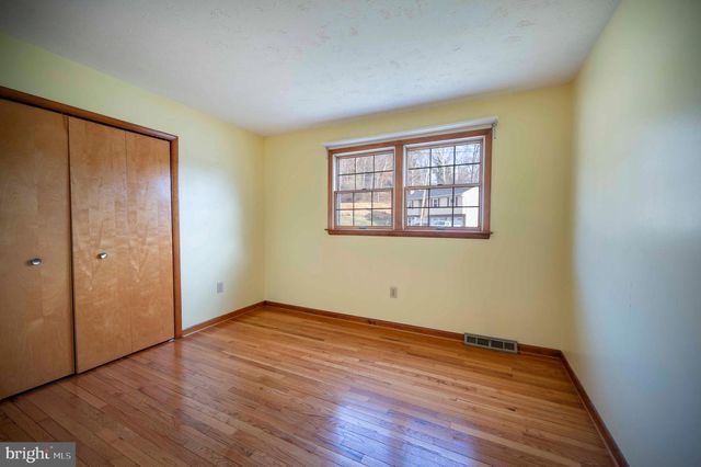 16 GLOUCESTER RD, Front Royal, VA 22630