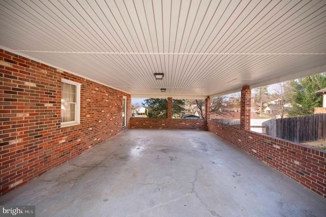 16 GLOUCESTER RD, Front Royal, VA 22630