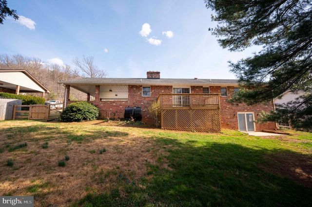 16 GLOUCESTER RD, Front Royal, VA 22630