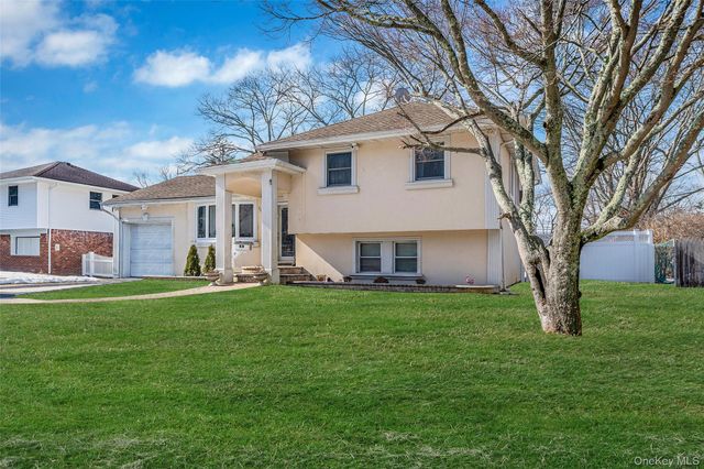 86 Overlook Drive, East Islip, NY 11730