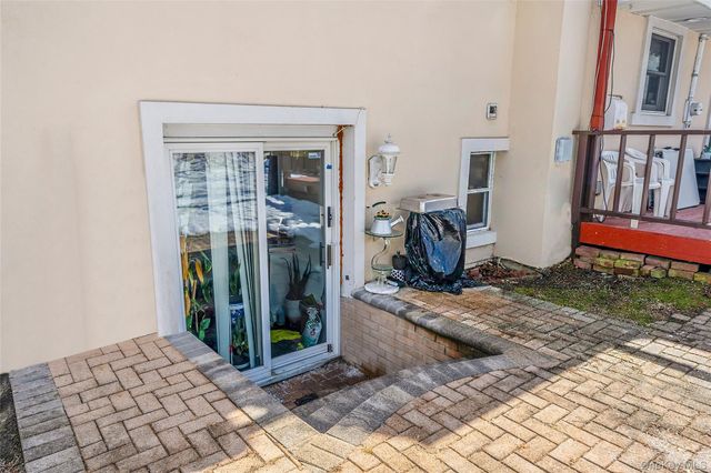 86 Overlook Drive, East Islip, NY 11730