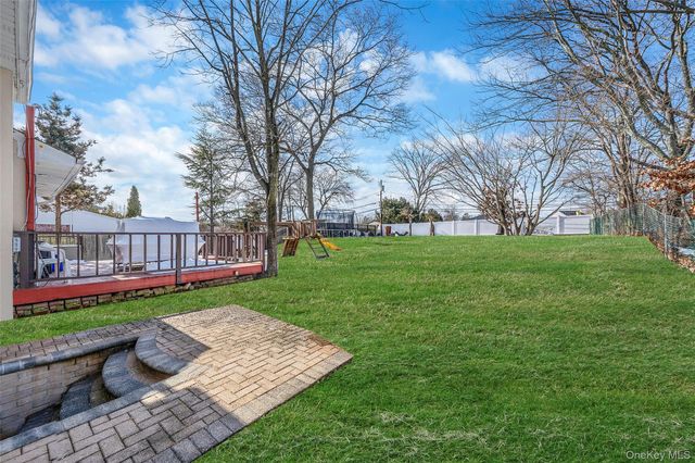 86 Overlook Drive, East Islip, NY 11730