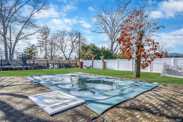 86 Overlook Drive, East Islip, NY 11730