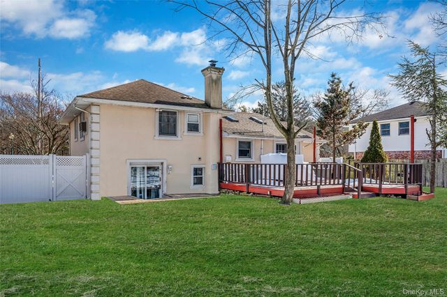 86 Overlook Drive, East Islip, NY 11730