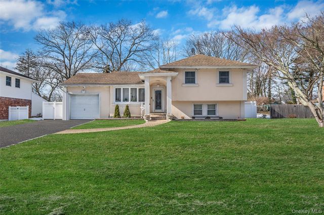 86 Overlook Drive, East Islip, NY 11730