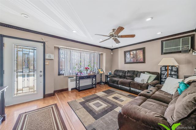 86 Overlook Drive, East Islip, NY 11730