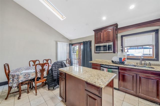 86 Overlook Drive, East Islip, NY 11730