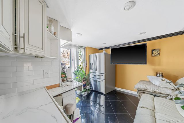 86 Overlook Drive, East Islip, NY 11730