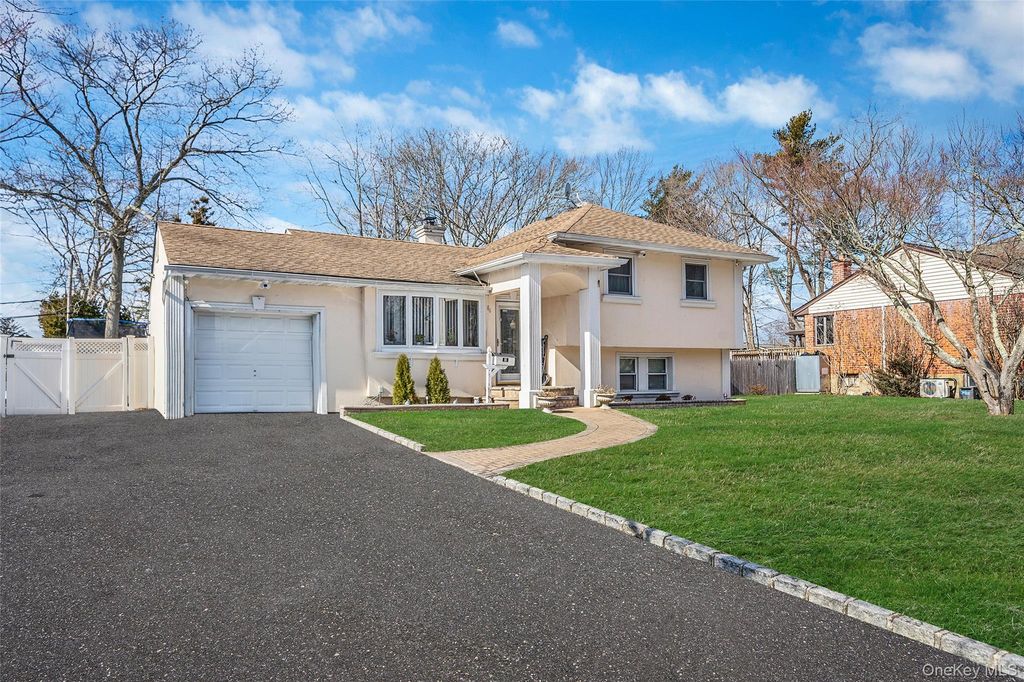 86 Overlook Drive, East Islip, NY 11730
