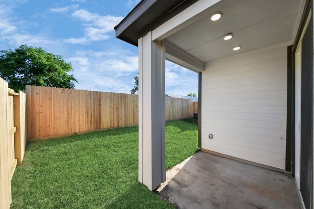 4333 Avron Drive, Stafford, TX 77477