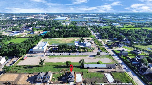 4333 Avron Drive, Stafford, TX 77477