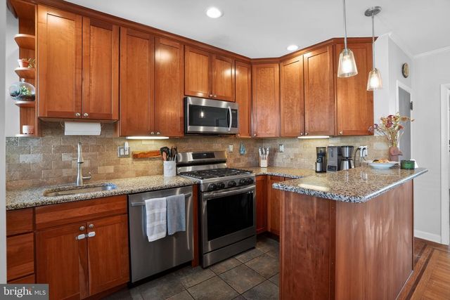 404 KINGSLEY ST, Philadelphia, PA 19128