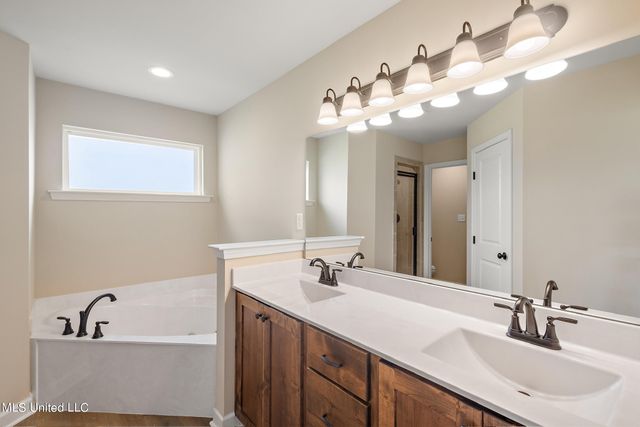 6432 Clover Court, Walls, MS 38680