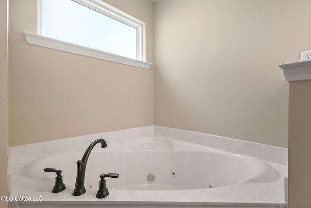 6432 Clover Court, Walls, MS 38680