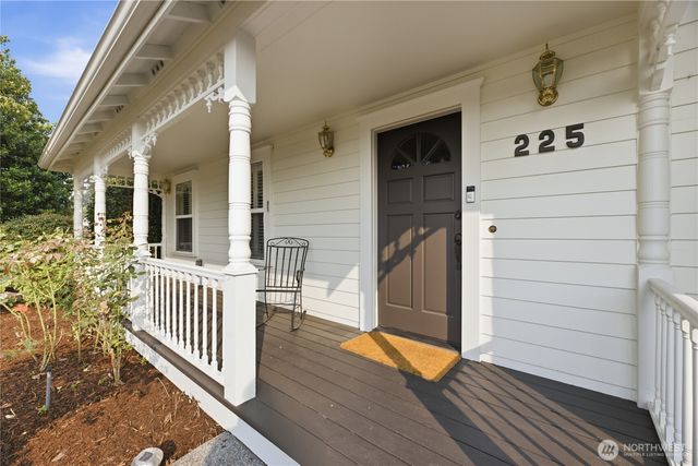 225 McElroy Place, Puyallup, WA 98371