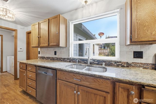 225 McElroy Place, Puyallup, WA 98371