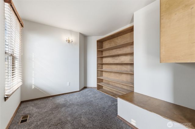 225 McElroy Place, Puyallup, WA 98371