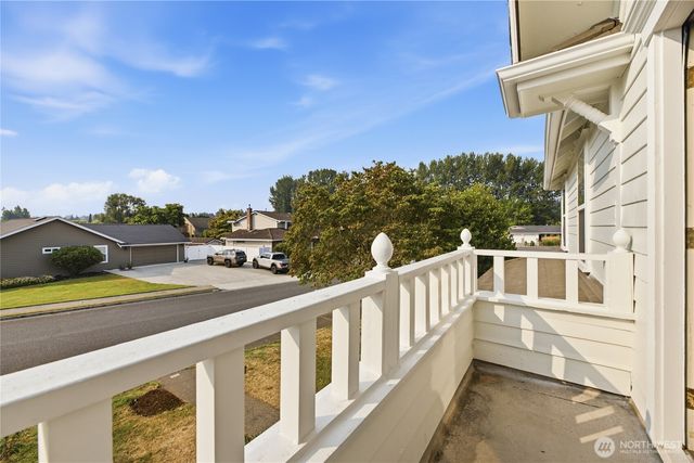 225 McElroy Place, Puyallup, WA 98371