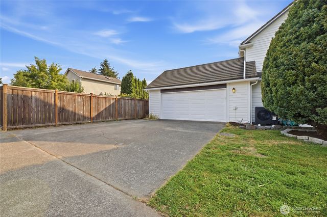 225 McElroy Place, Puyallup, WA 98371