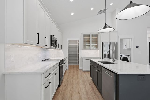 1712 S Lloyd Ln, Spokane, WA 99212