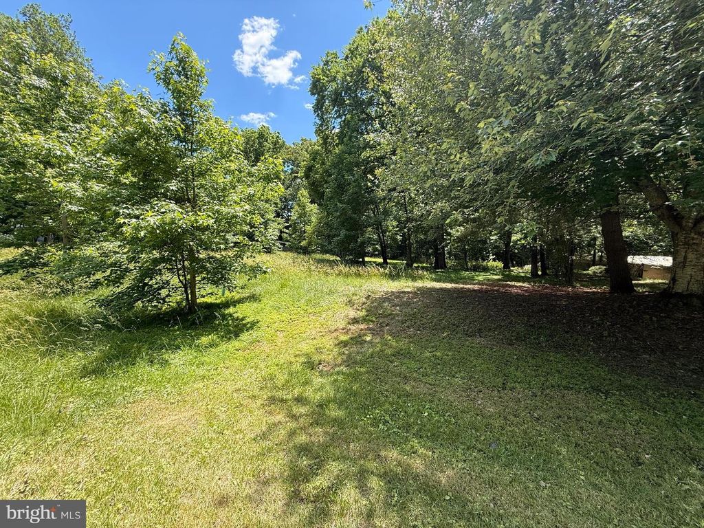 Image 2 of property listing at 1106 W RIVERVIEW RD, Fort Washington, MD 20744