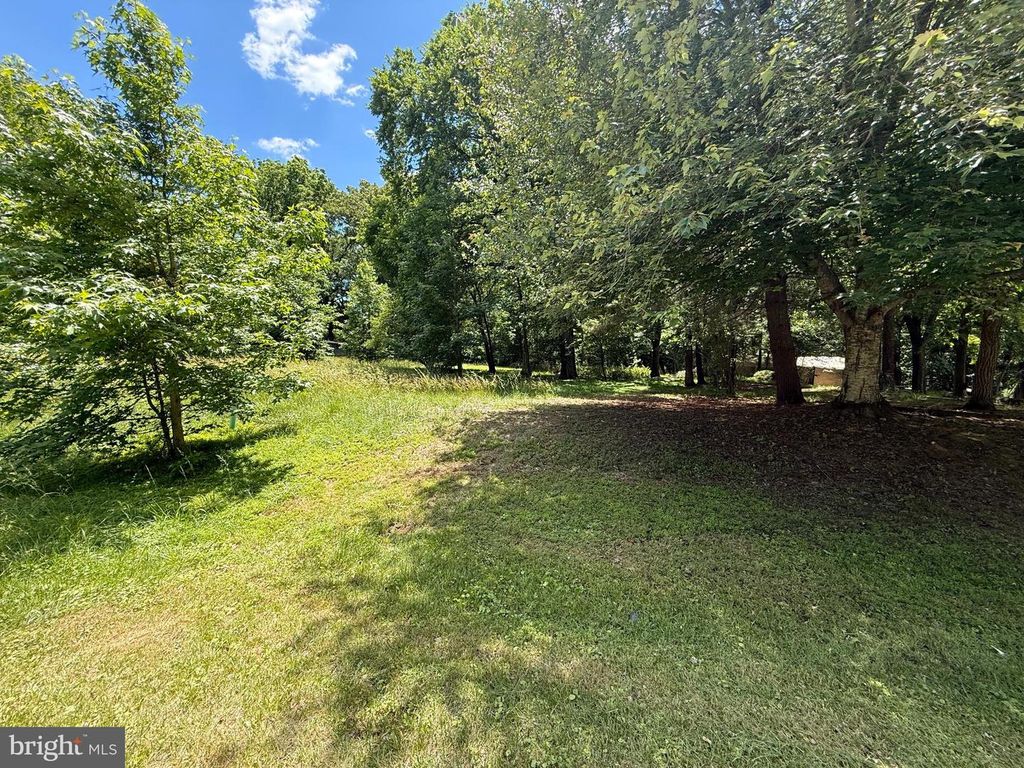 Image 3 of property listing at 1106 W RIVERVIEW RD, Fort Washington, MD 20744