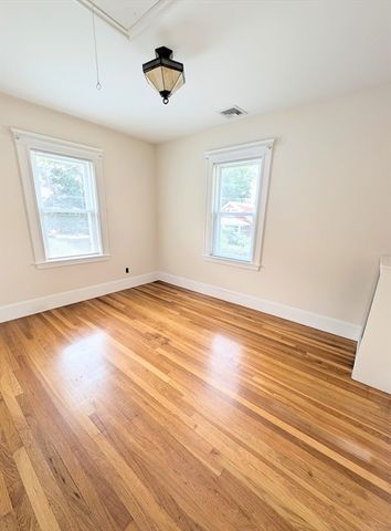 184 Parmenter Rd 2, Newton, MA 02465
