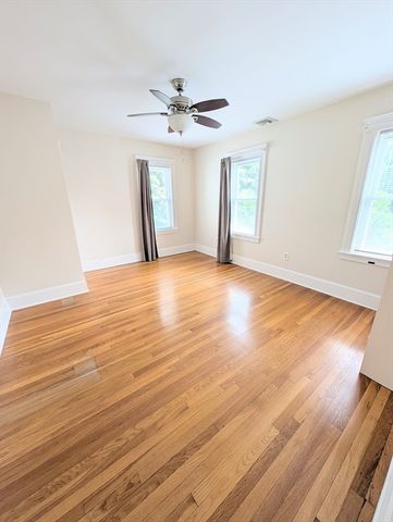 184 Parmenter Rd 2, Newton, MA 02465