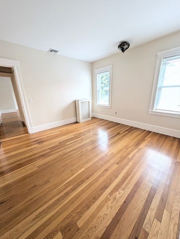 184 Parmenter Rd 2, Newton, MA 02465