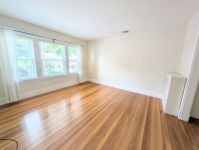 184 Parmenter Rd 2, Newton, MA 02465