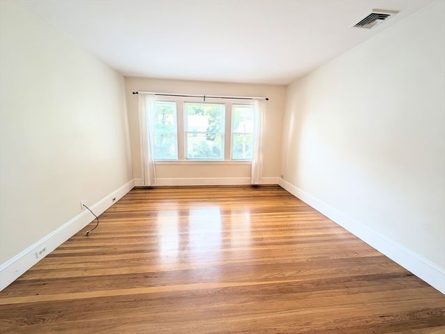 184 Parmenter Rd 2, Newton, MA 02465