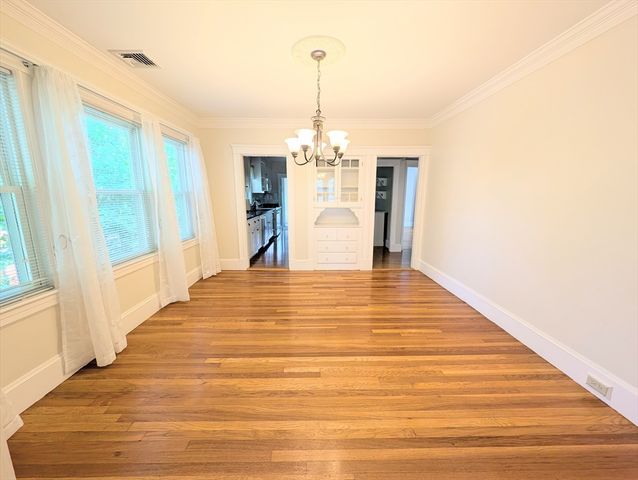184 Parmenter Rd 2, Newton, MA 02465