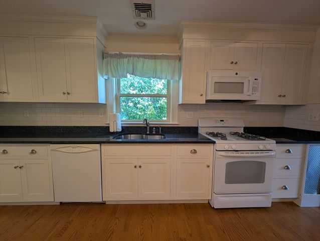 184 Parmenter Rd 2, Newton, MA 02465