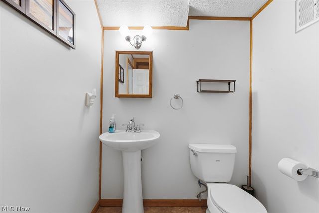 7127 Lake Shore Boulevard, Mentor, OH 44060