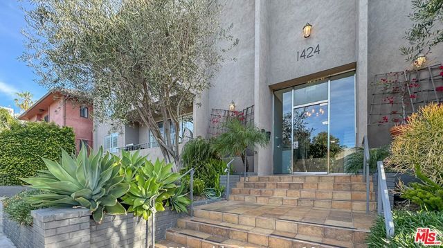 1424 Amherst Avenue 206, Los Angeles, CA 90025