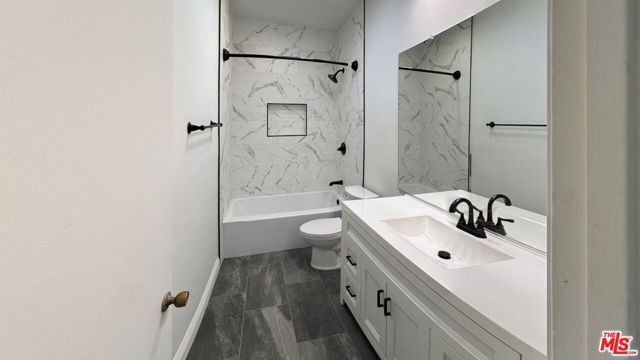 1424 Amherst Avenue 206, Los Angeles, CA 90025