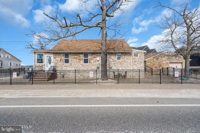 319 MONMOUTH AVE, Ocean Gate, NJ 08740
