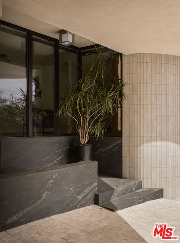 8593 Hollywood Boulevard, Los Angeles, CA 90069