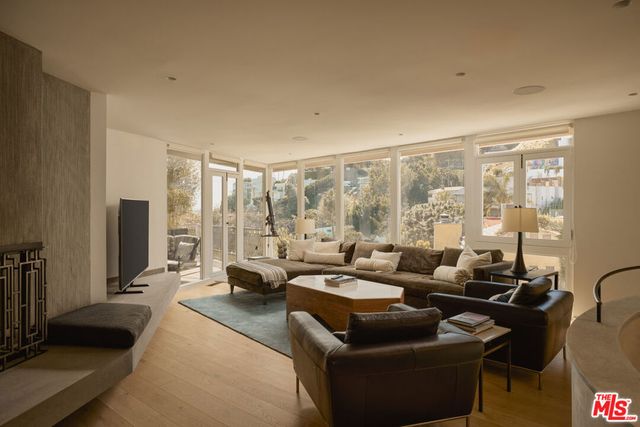 8593 Hollywood Boulevard, Los Angeles, CA 90069