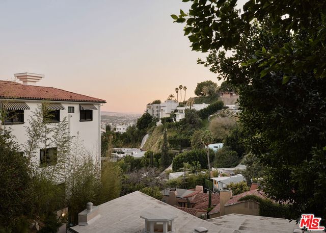 8593 Hollywood Boulevard, Los Angeles, CA 90069