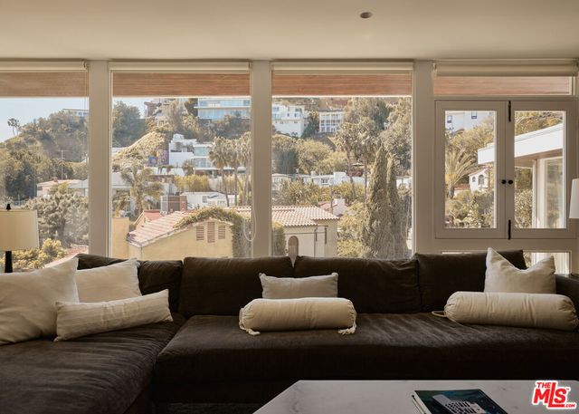 8593 Hollywood Boulevard, Los Angeles, CA 90069